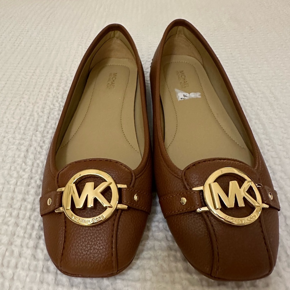 Micheal Kors brown flats NWOT